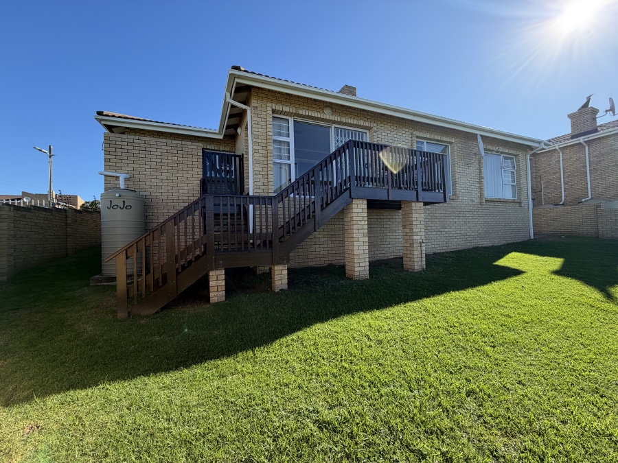3 Bedroom Property for Sale in Wavecrest Eastern Cape